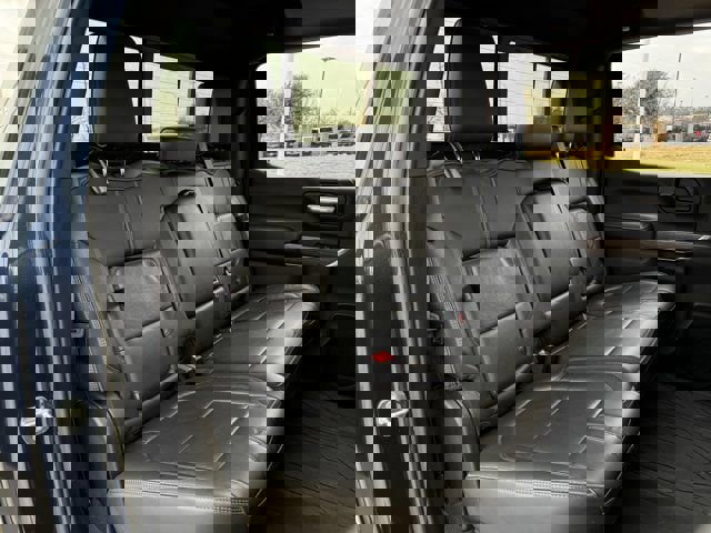 Used 2020 Chevrolet Silverado 1500 High Country w/ Technology Package image 31