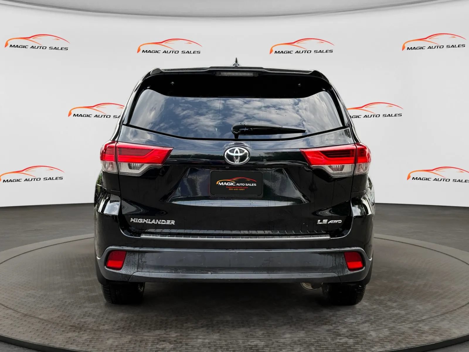 Used 2019 Toyota Highlander Plus w/ Protection Package #3 AWD/4WD image 9