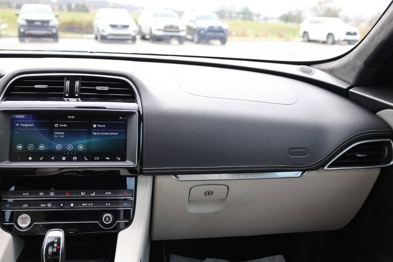Used 2020 Jaguar F-PACE SVR image 26