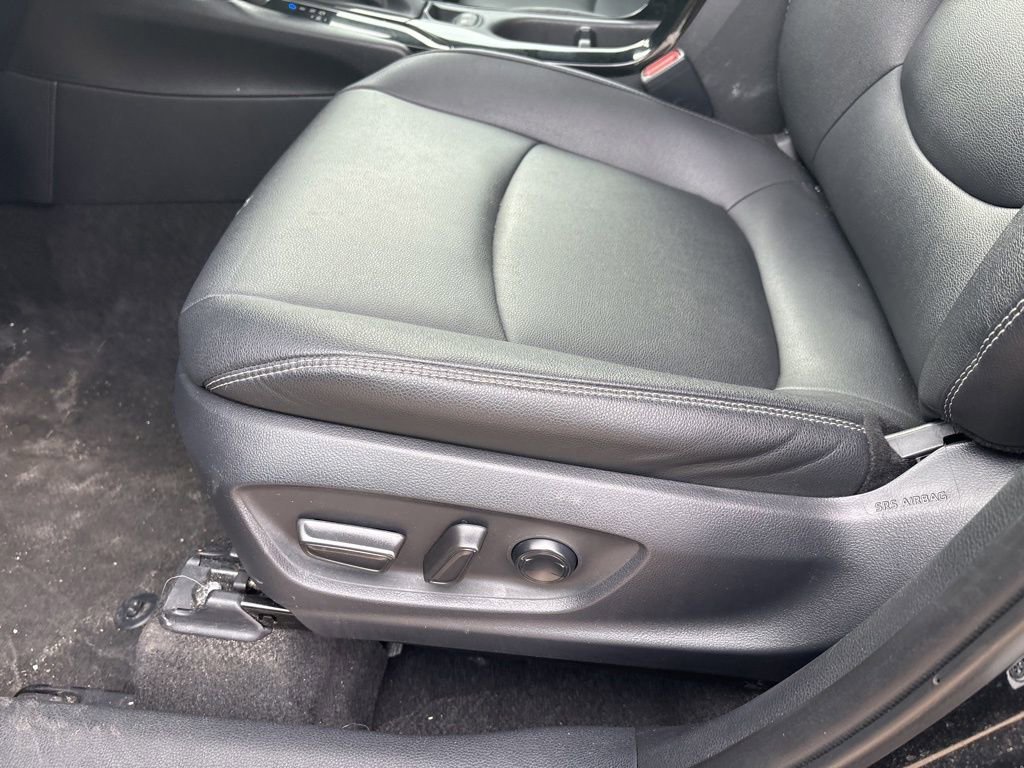 Used 2025 Toyota Corolla Cross XLE image 14