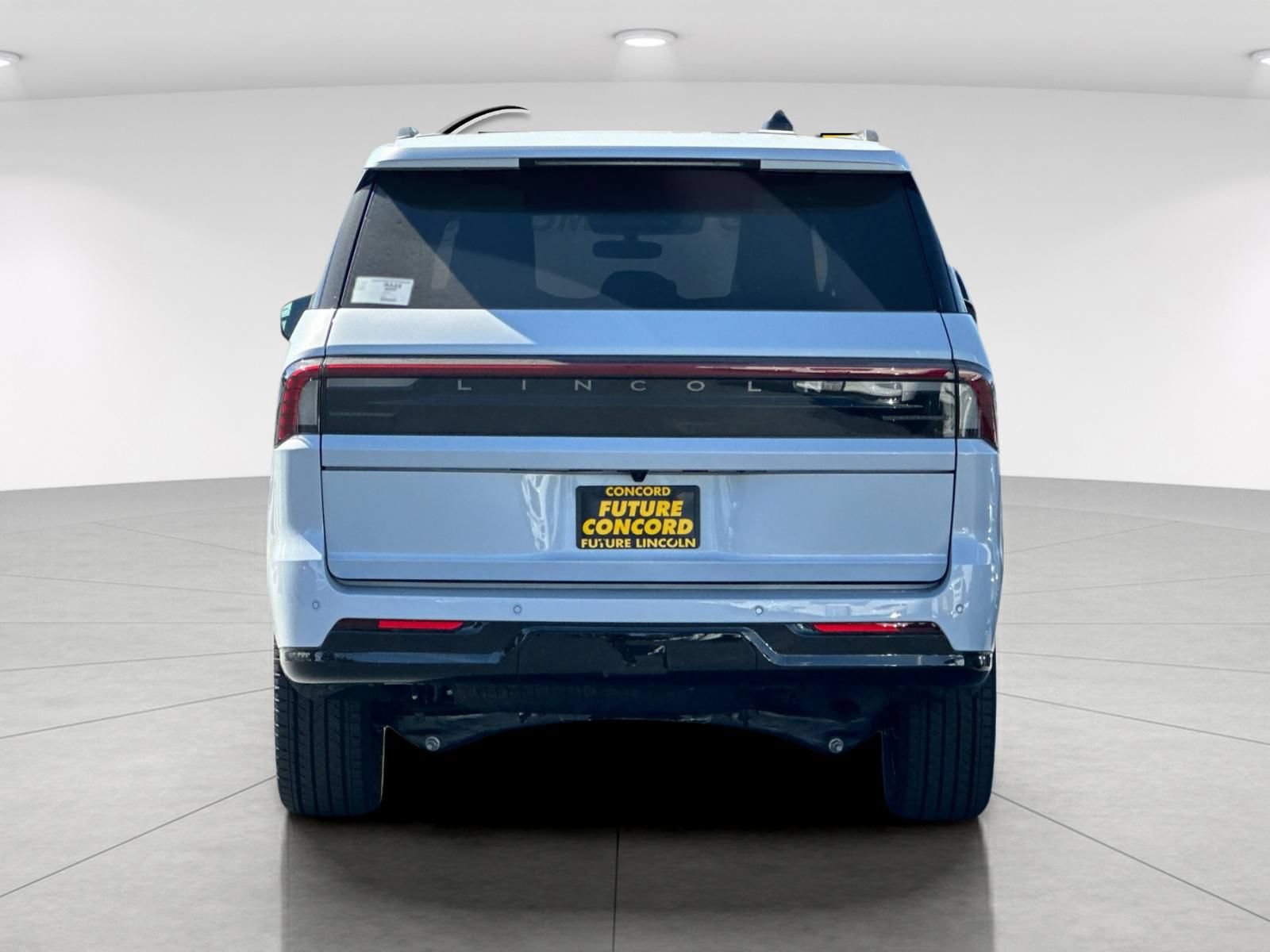 New 2026 Lincoln Navigator L Reserve w/ Jet Appearance Package AWD/4WD image 4