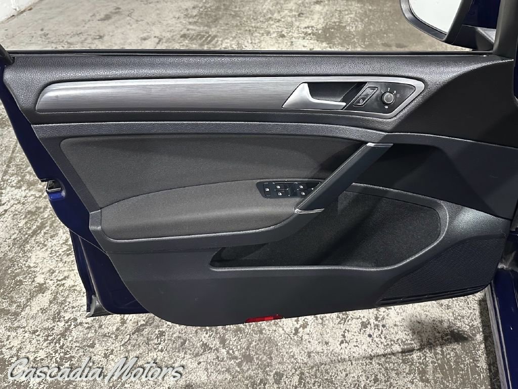 Used 2019 Volkswagen e-Golf SE w/ Driver Assistance Package image 18