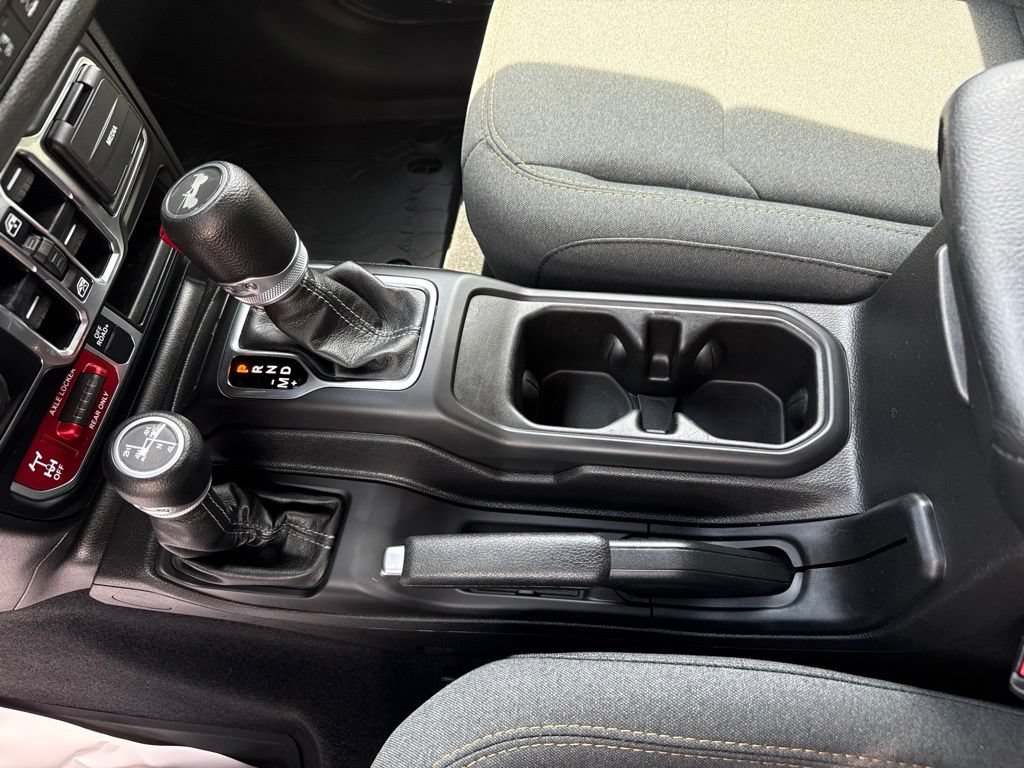 Used 2024 Jeep Wrangler Unlimited AWD/4WD image 24