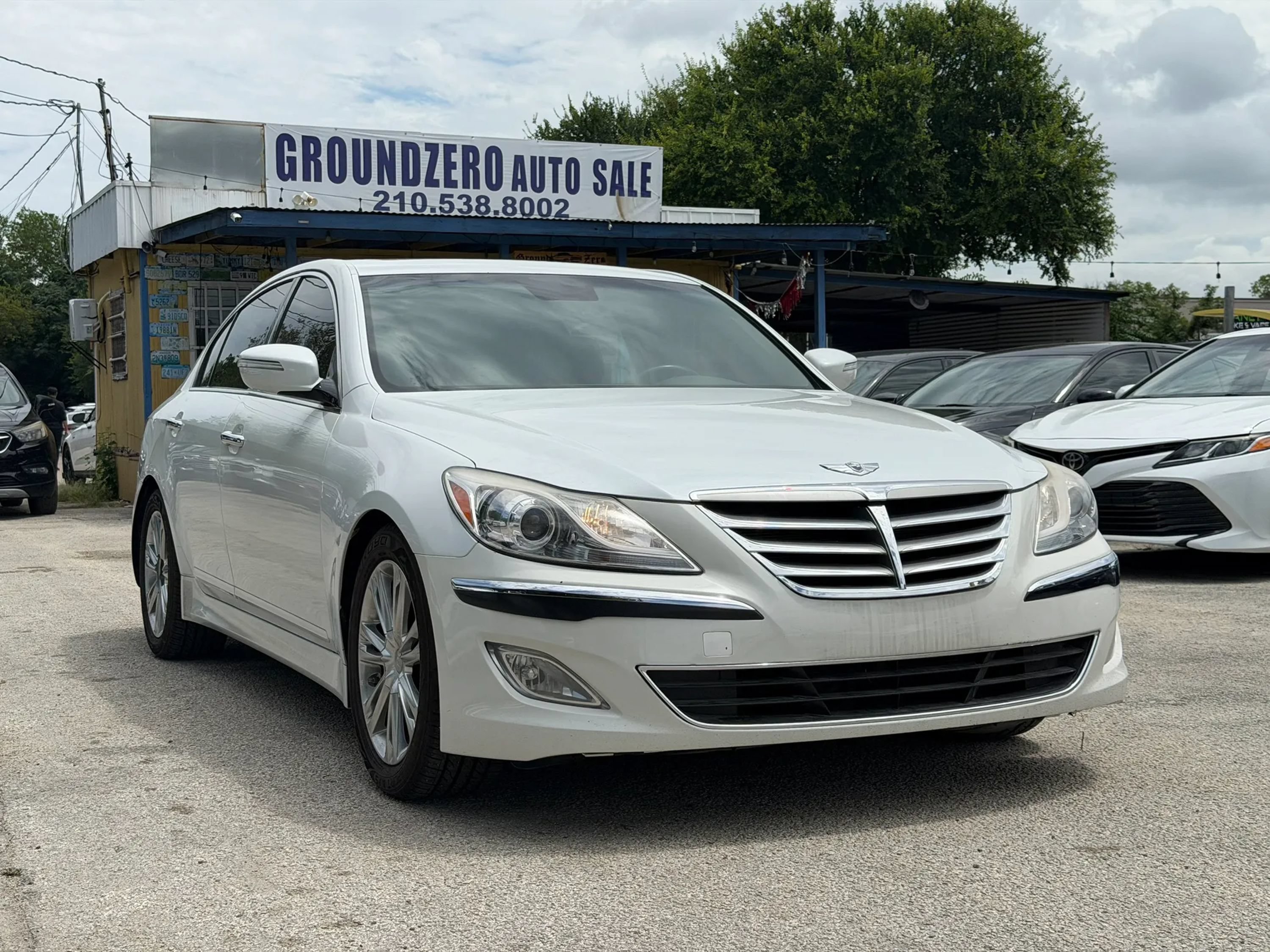 Used 2013 Hyundai Genesis 3.8 w/ Premium Pkg RWD image 1
