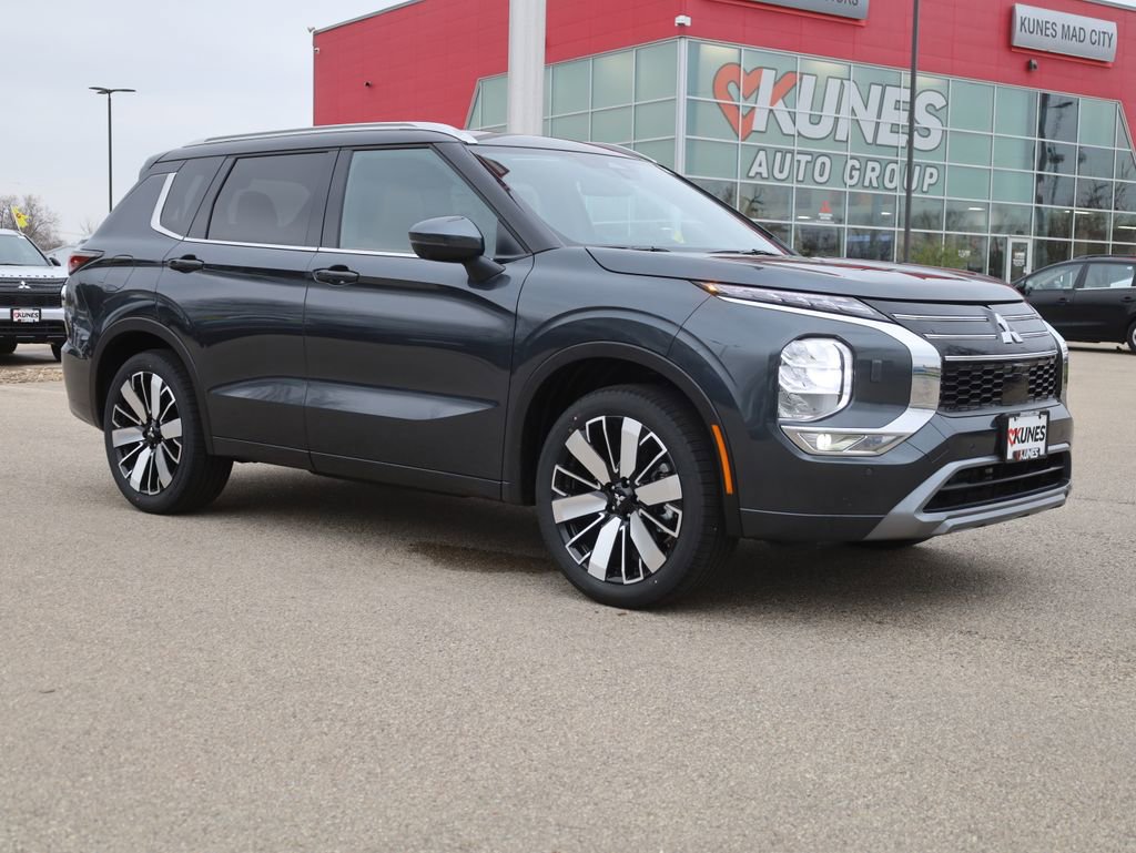 New 2025 Mitsubishi Outlander SEL image 2