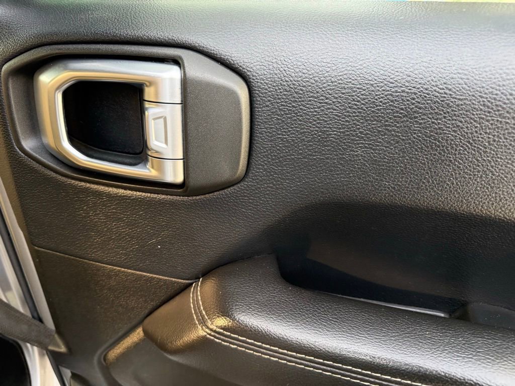 Used 2018 Jeep Wrangler Unlimited Sahara image 39