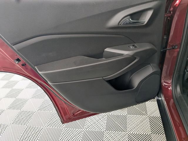 Used 2025 Chevrolet Trax LT w/ LT Convenience Package image 26