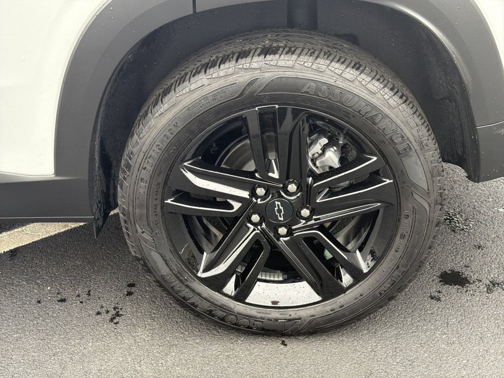 Used 2025 Chevrolet Trax ACTIV FWD image 33
