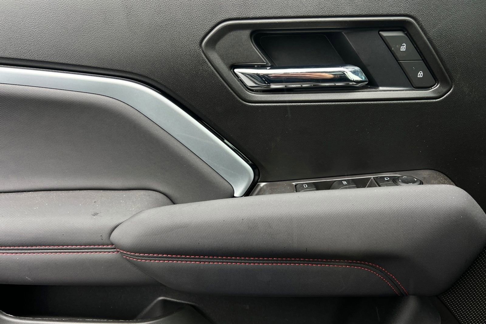 New 2025 Chevrolet Colorado Z71 w/ Midnight Edition image 11