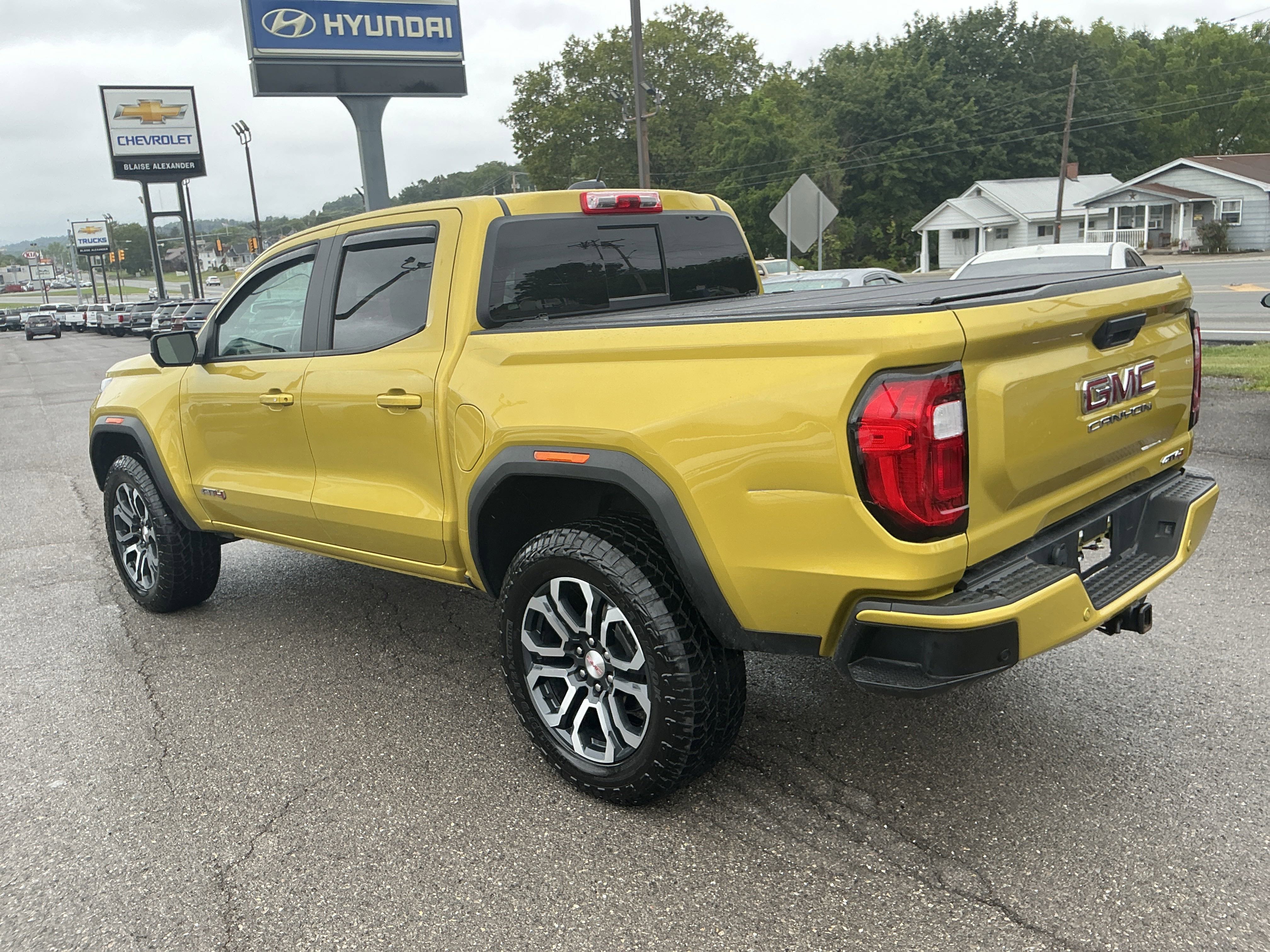 Used 2023 GMC Canyon AT4 w/ Technology Package image 6