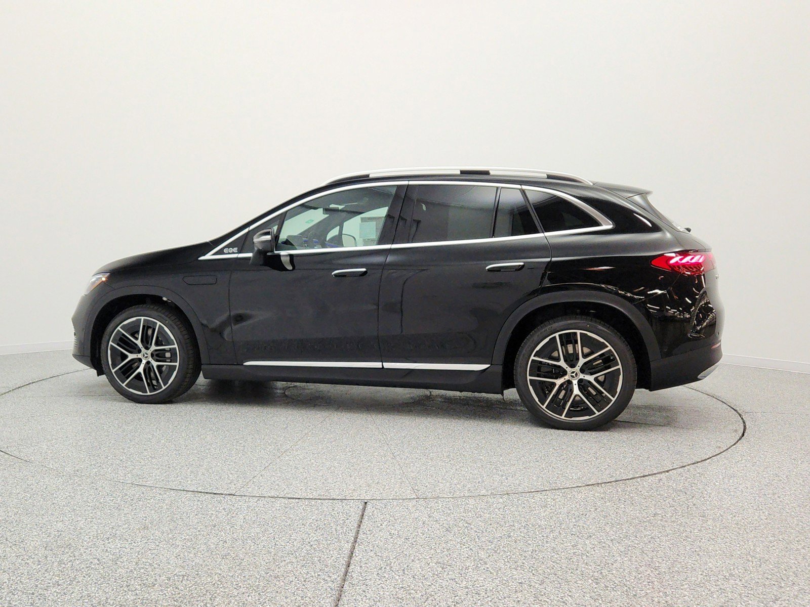 New 2026 Mercedes-Benz EQE 320 4MATIC SUV image 8