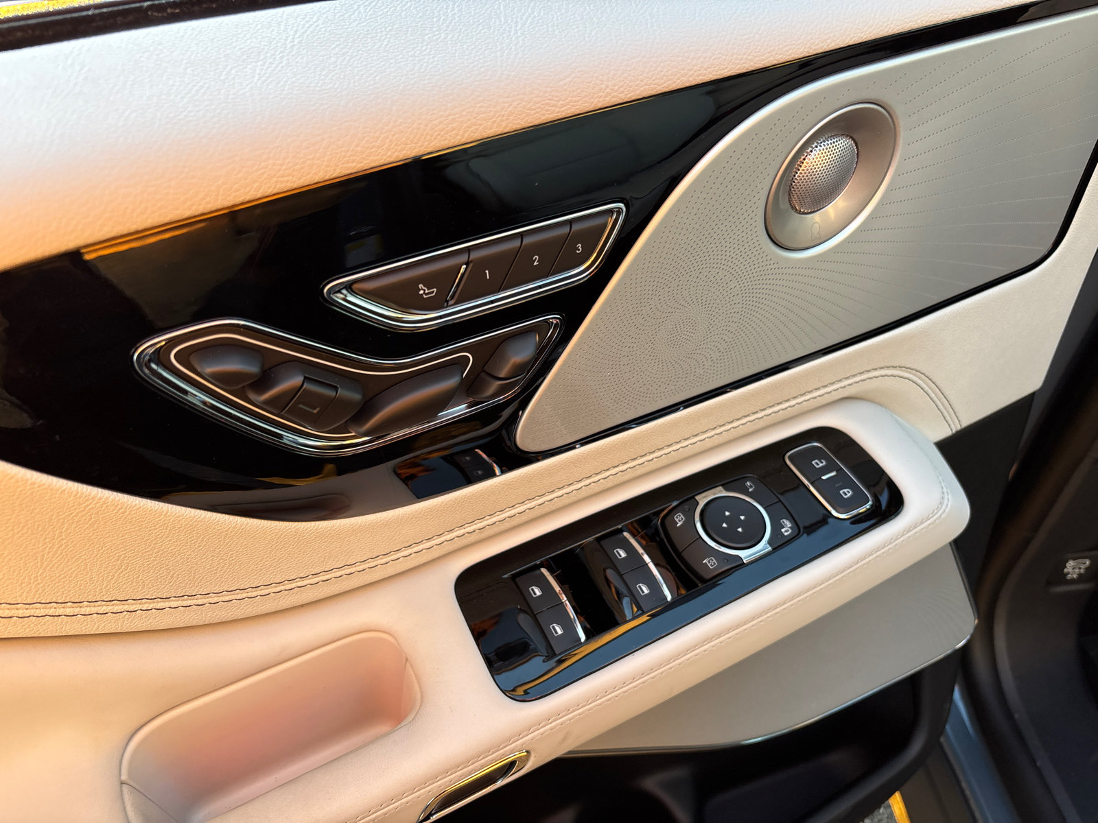 New 2026 Lincoln Aviator Black Label w/ Dynamic Handling Package AWD/4WD image 12