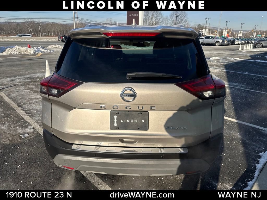 Used 2021 Nissan Rogue SL w/ Premium Package image 4