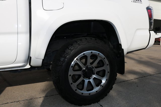 Used 2020 Toyota Tacoma Limited image 9