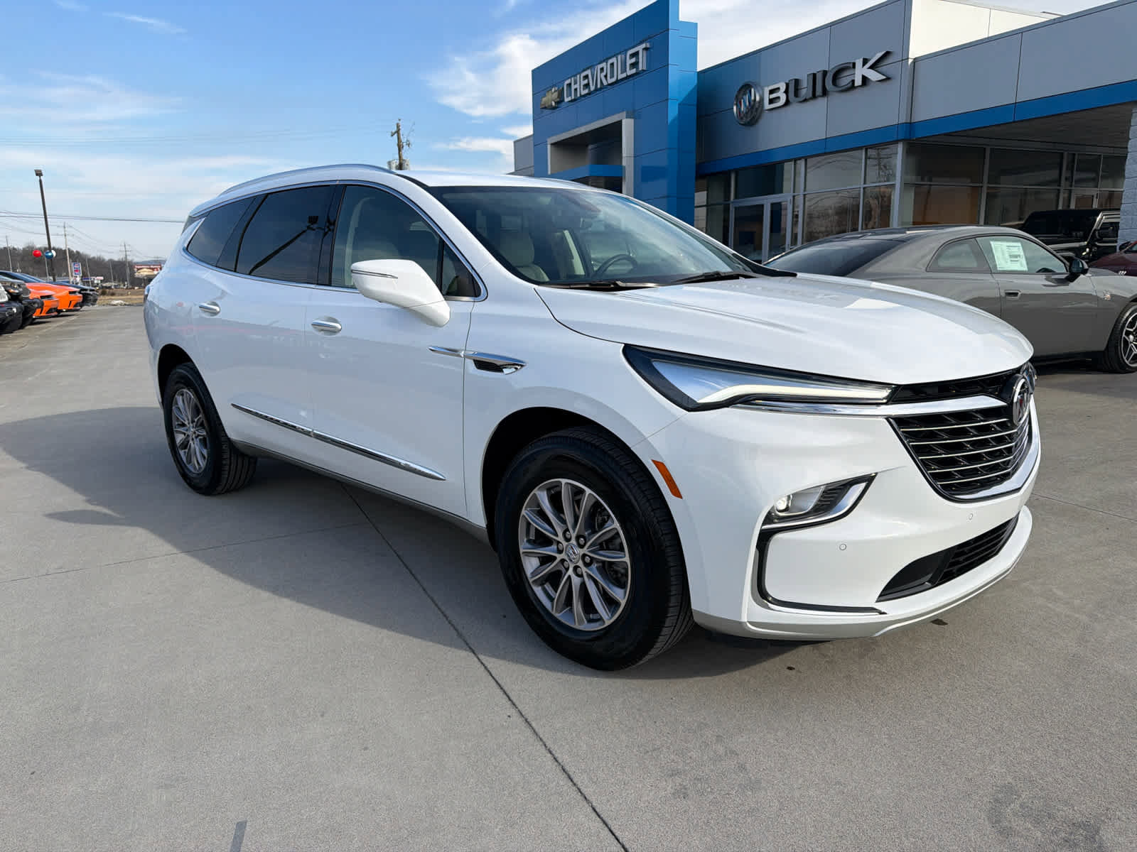 Used 2023 Buick Enclave Essence w/ Sound and Sites Package image 4