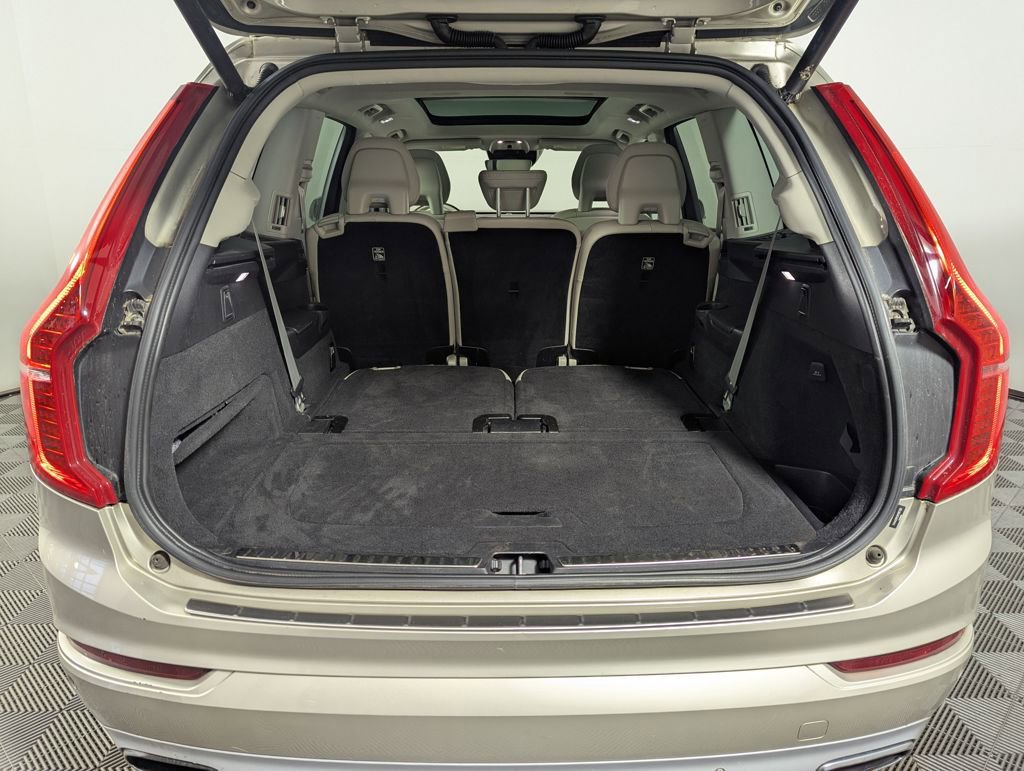 Used 2017 Volvo XC90 T6 Momentum w/ Vision Package image 22