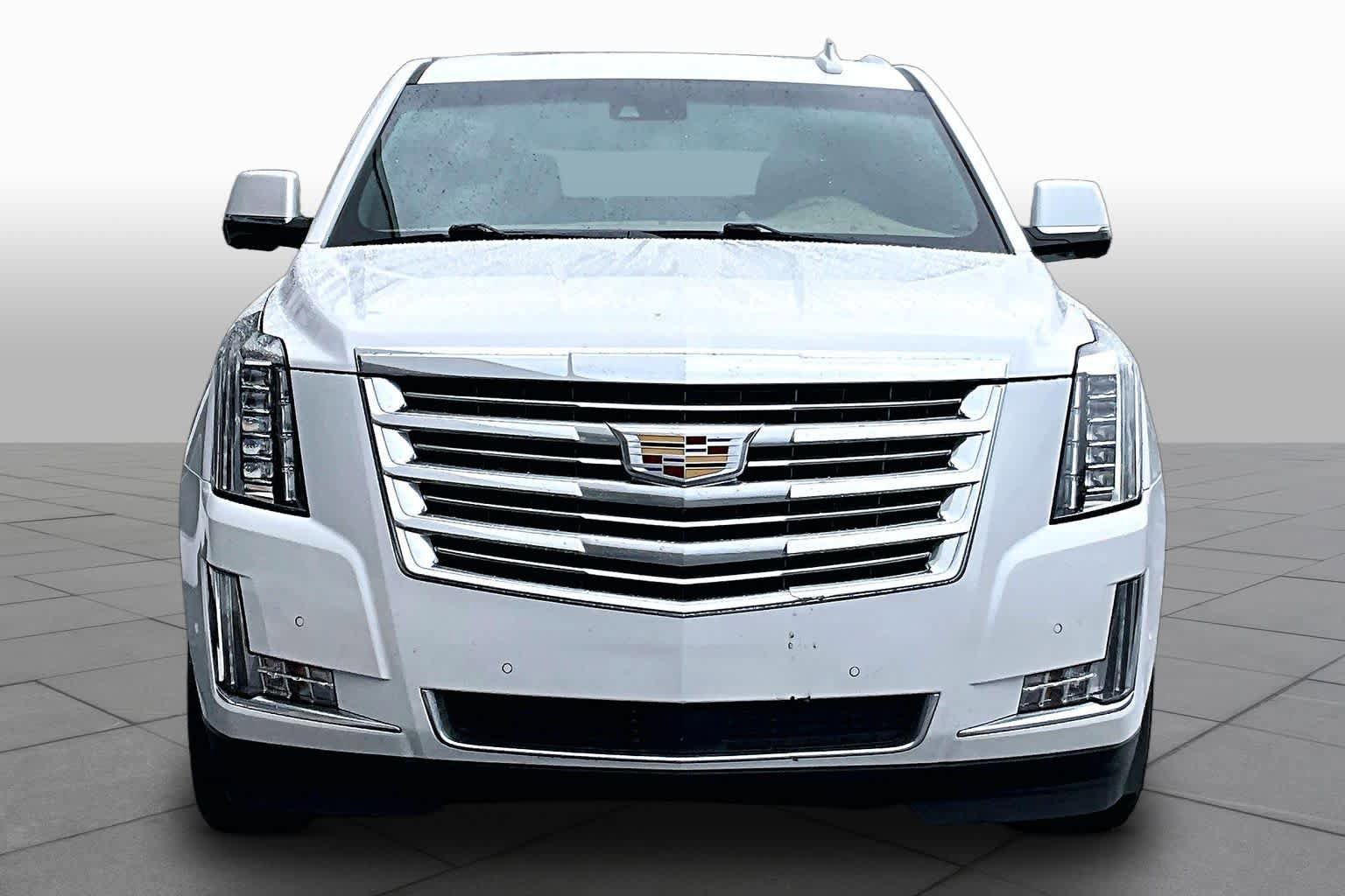 Used 2020 Cadillac Escalade Platinum RWD image 3