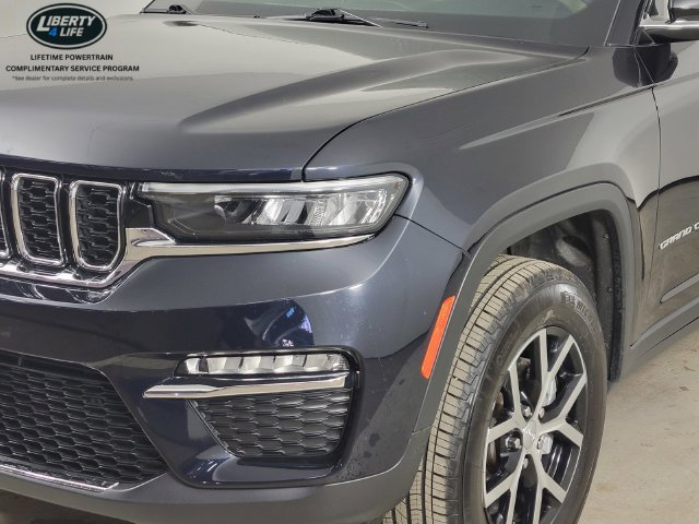 Used 2024 Jeep Grand Cherokee Limited AWD/4WD image 9
