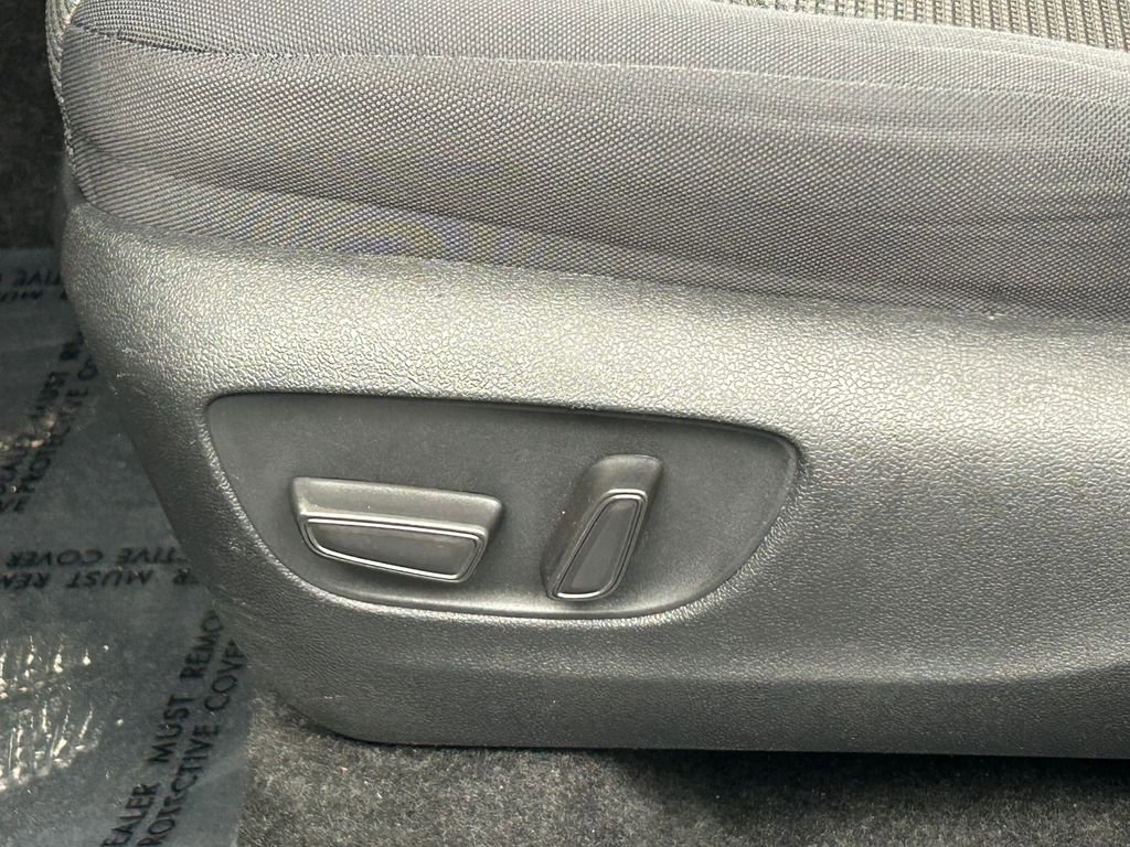 Used 2024 Toyota Highlander LE image 47