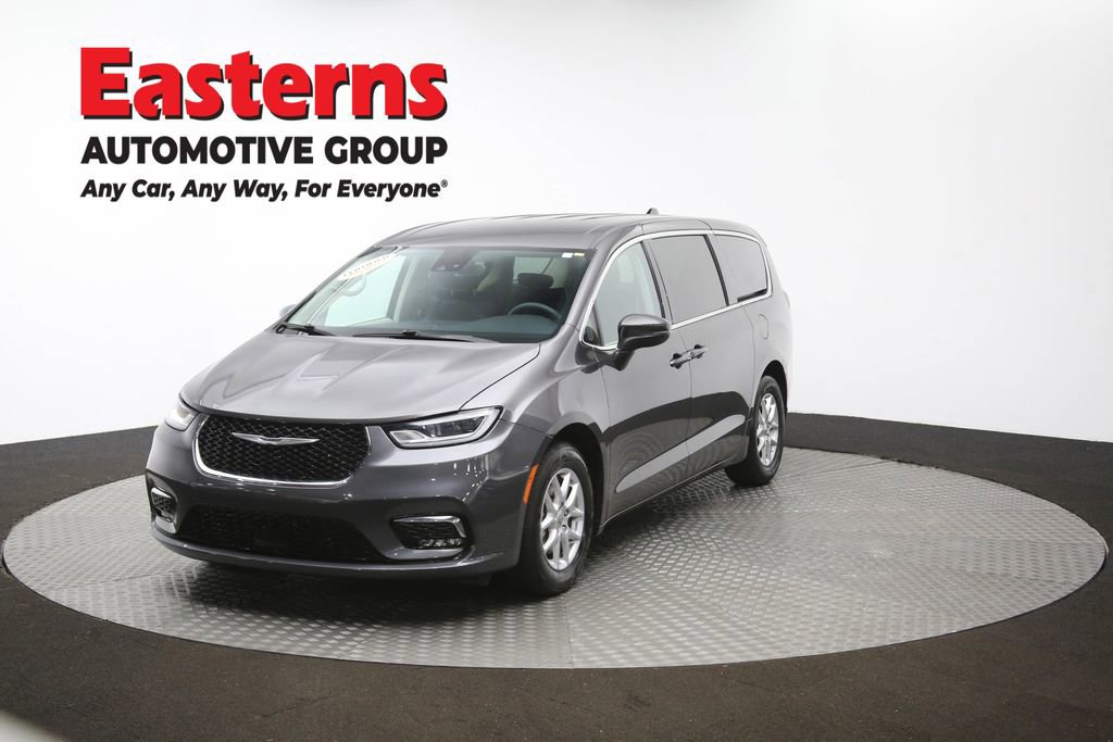 Used 2023 Chrysler Pacifica Touring-L FWD image 57