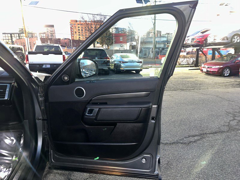 Used 2017 Land Rover Discovery HSE image 23