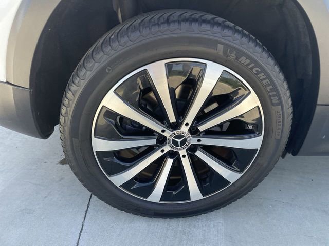 Used 2022 Mercedes-Benz GLB 250 w/ Premium Package Lite image 32