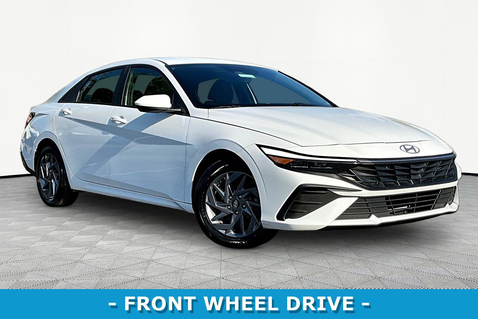 Used 2024 Hyundai Elantra SEL FWD image 3