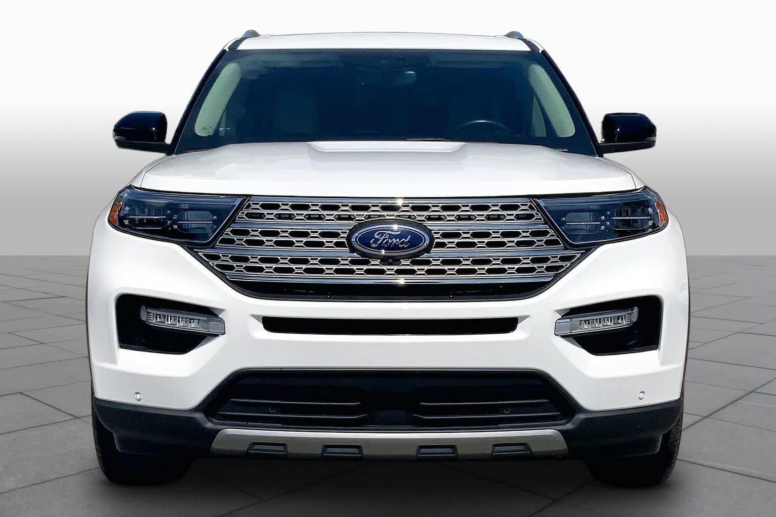 Used 2022 Ford Explorer Limited w/ Equipment Group 301A RWD image 4