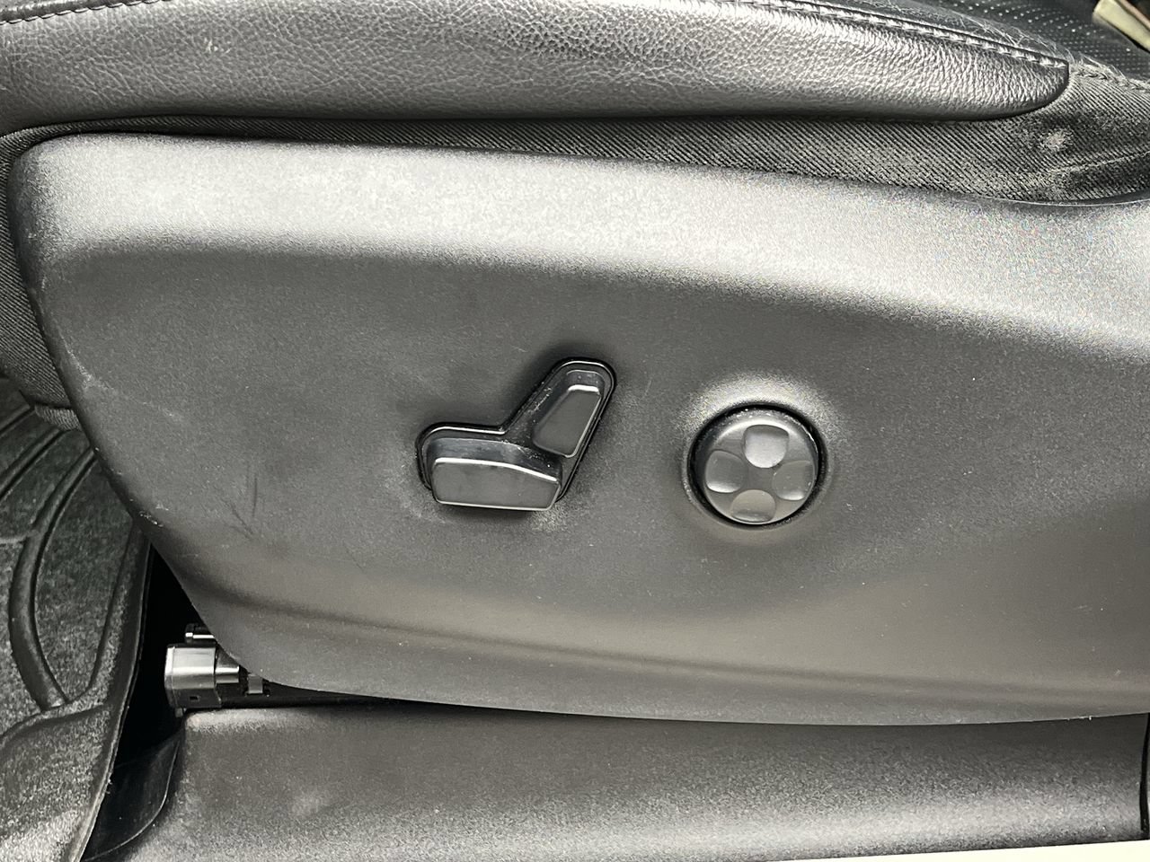 Used 2019 Chrysler Pacifica Touring-L FWD image 12