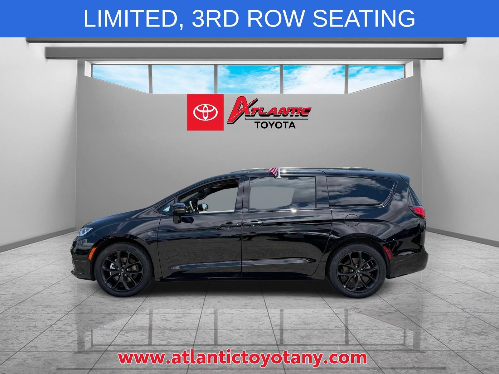 Used 2025 Chrysler Pacifica Limited FWD image 5