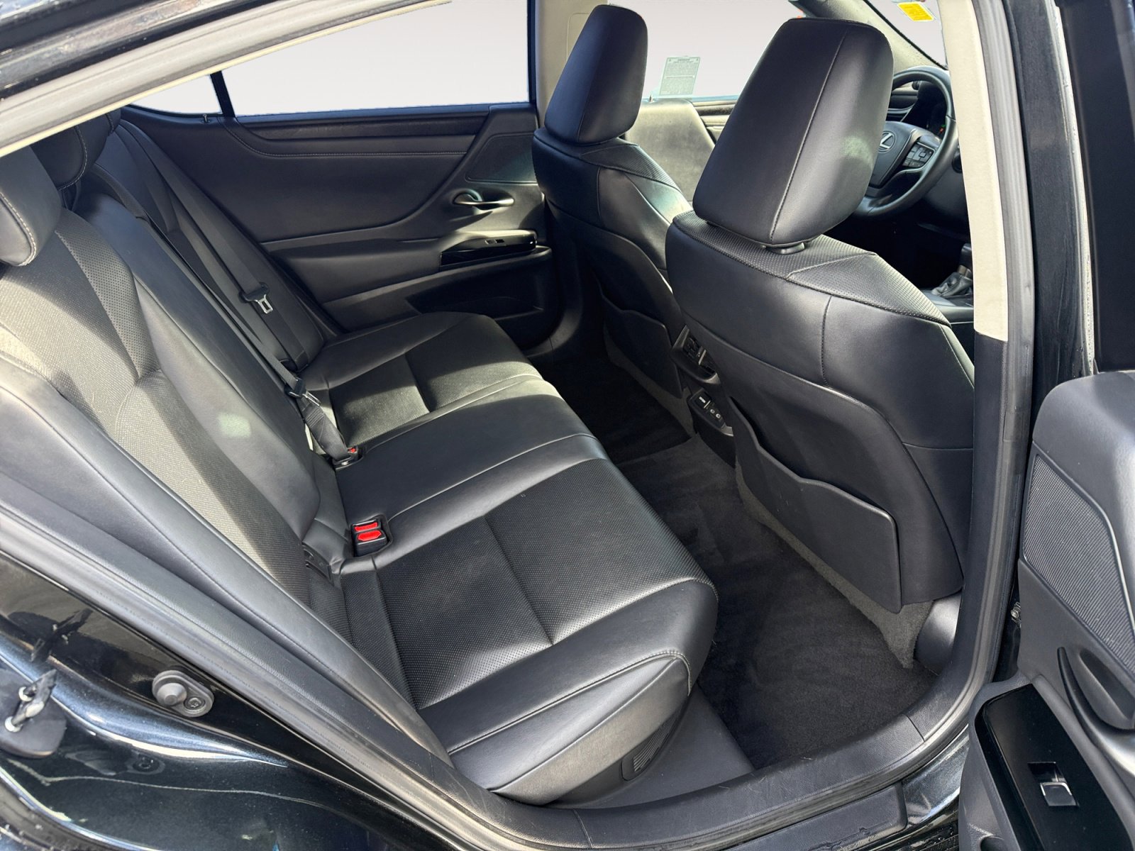 Used 2022 Lexus ES 300h w/ Premium Package image 18