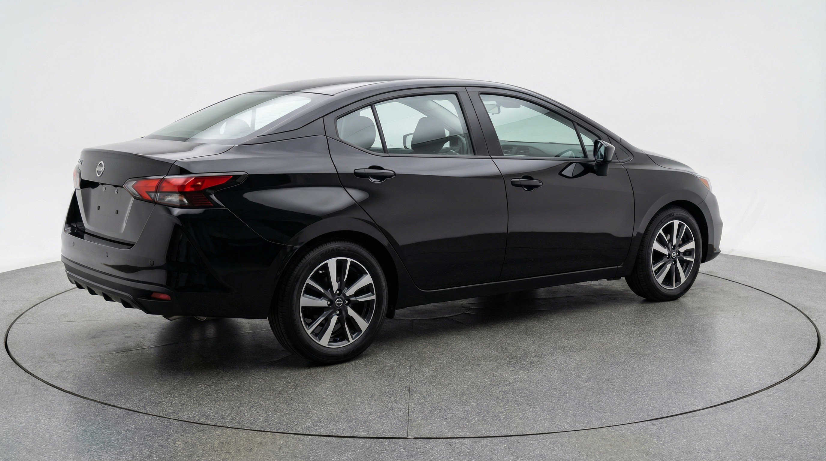 Used 2025 Nissan Versa SV image 9