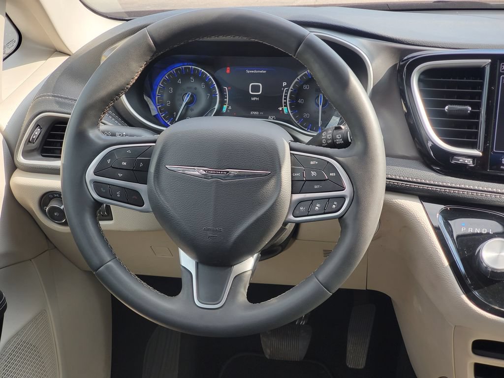 Used 2023 Chrysler Pacifica Touring-L AWD/4WD image 26