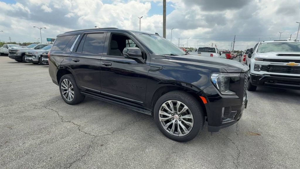 Used 2021 GMC Yukon Denali w/ Denali Premium Package AWD/4WD image 2