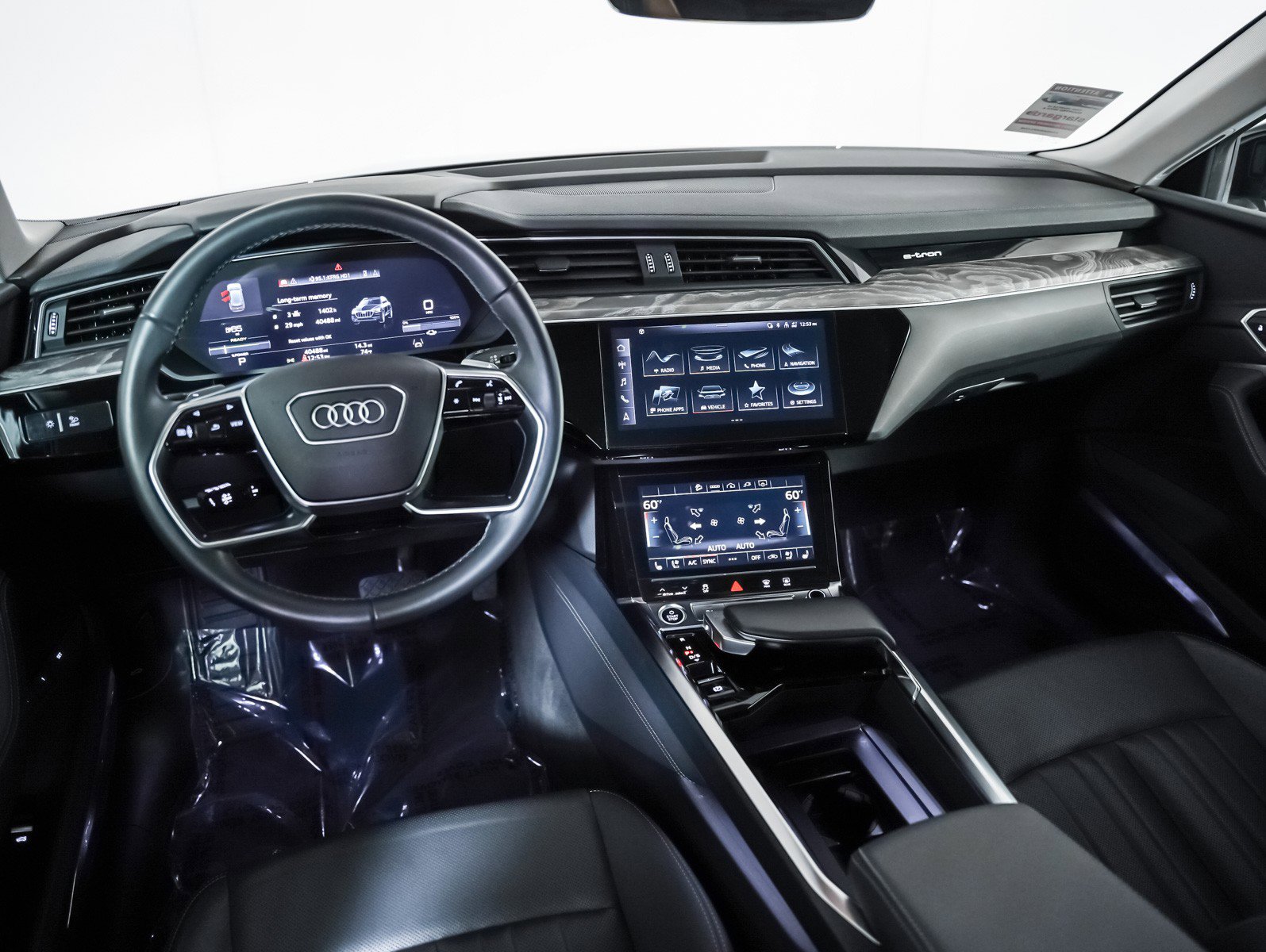 Used 2022 Audi e-tron Premium Plus w/ Premium Plus Package image 17