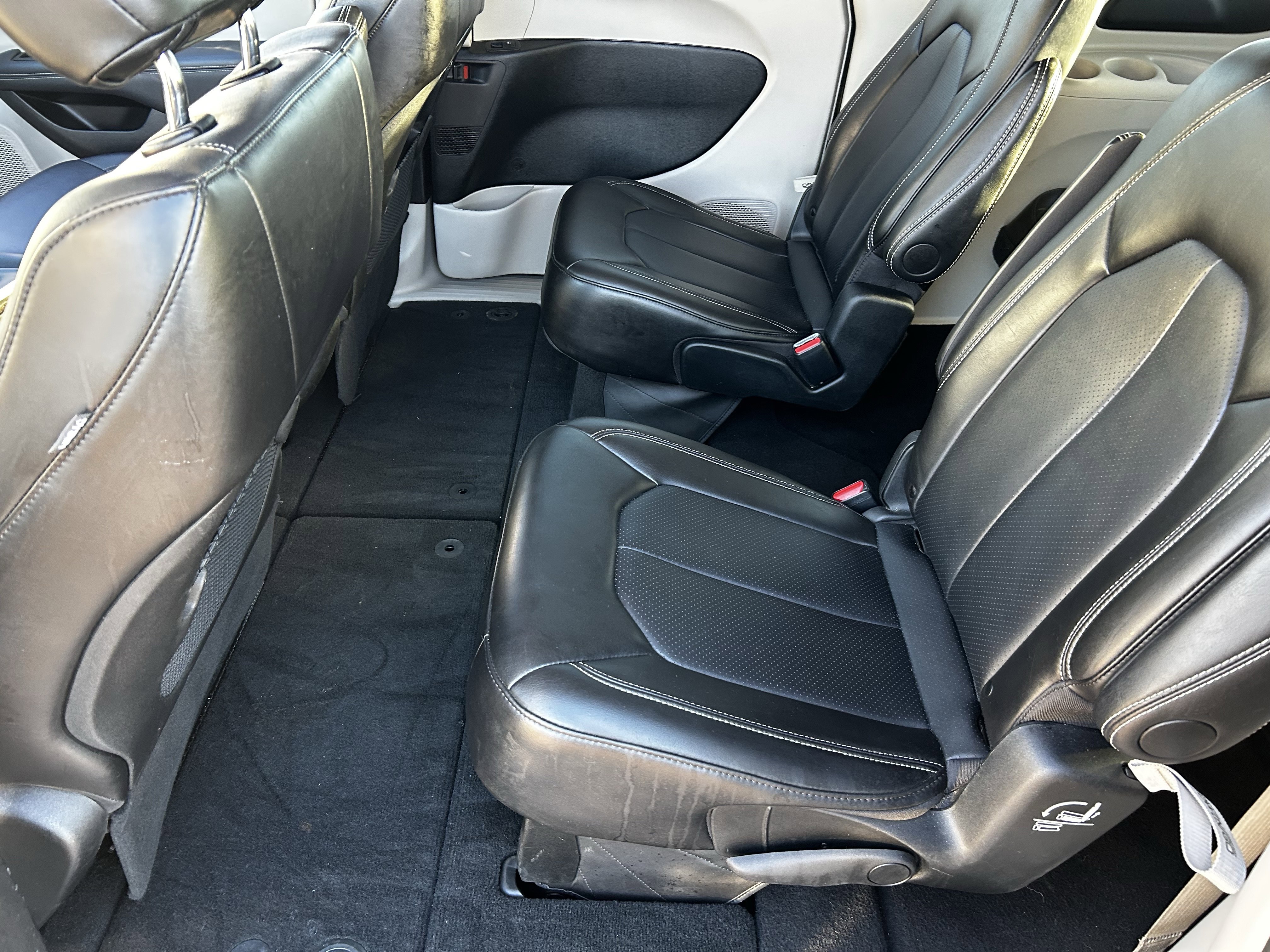 Certified 2024 Chrysler Pacifica Touring-L image 16