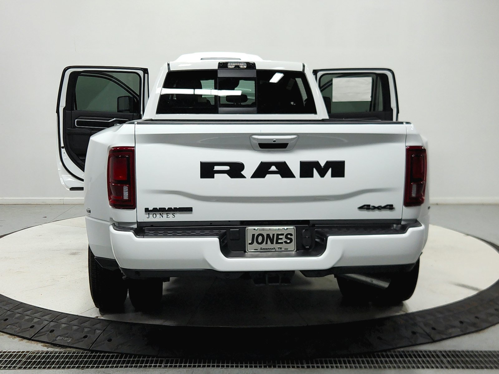 New 2026 RAM 3500 Laramie AWD/4WD image 15