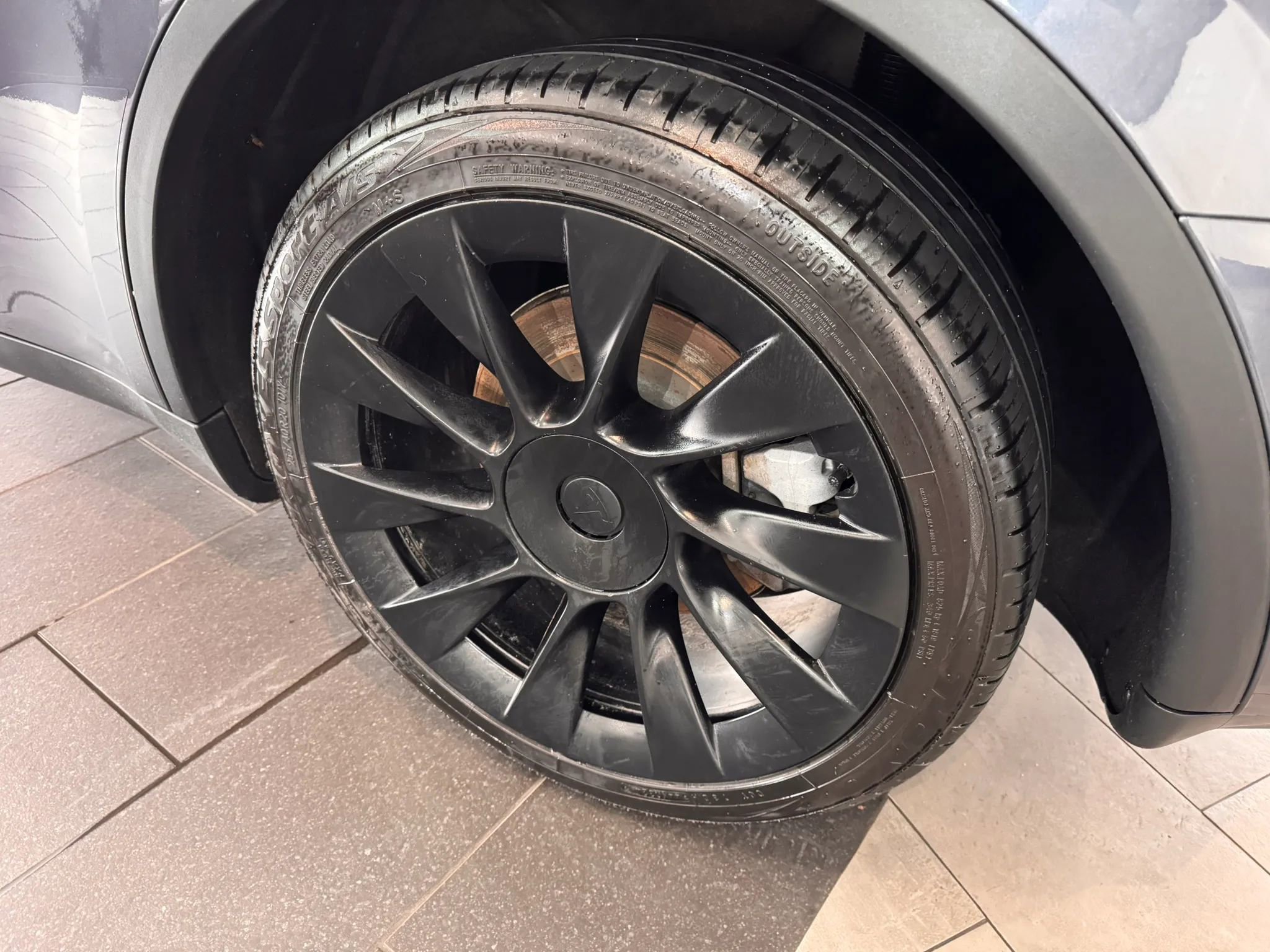 Used 2022 Tesla Model Y Long Range image 38