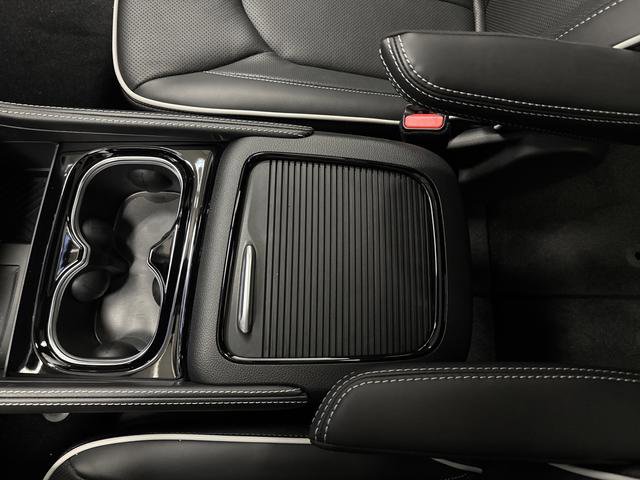 New 2026 Chrysler Pacifica Limited w/ Uconnect Theater Family Group image 22