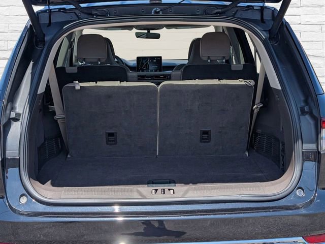 Used 2023 Lincoln Aviator Reserve w/ Equipment Group 201A image 9