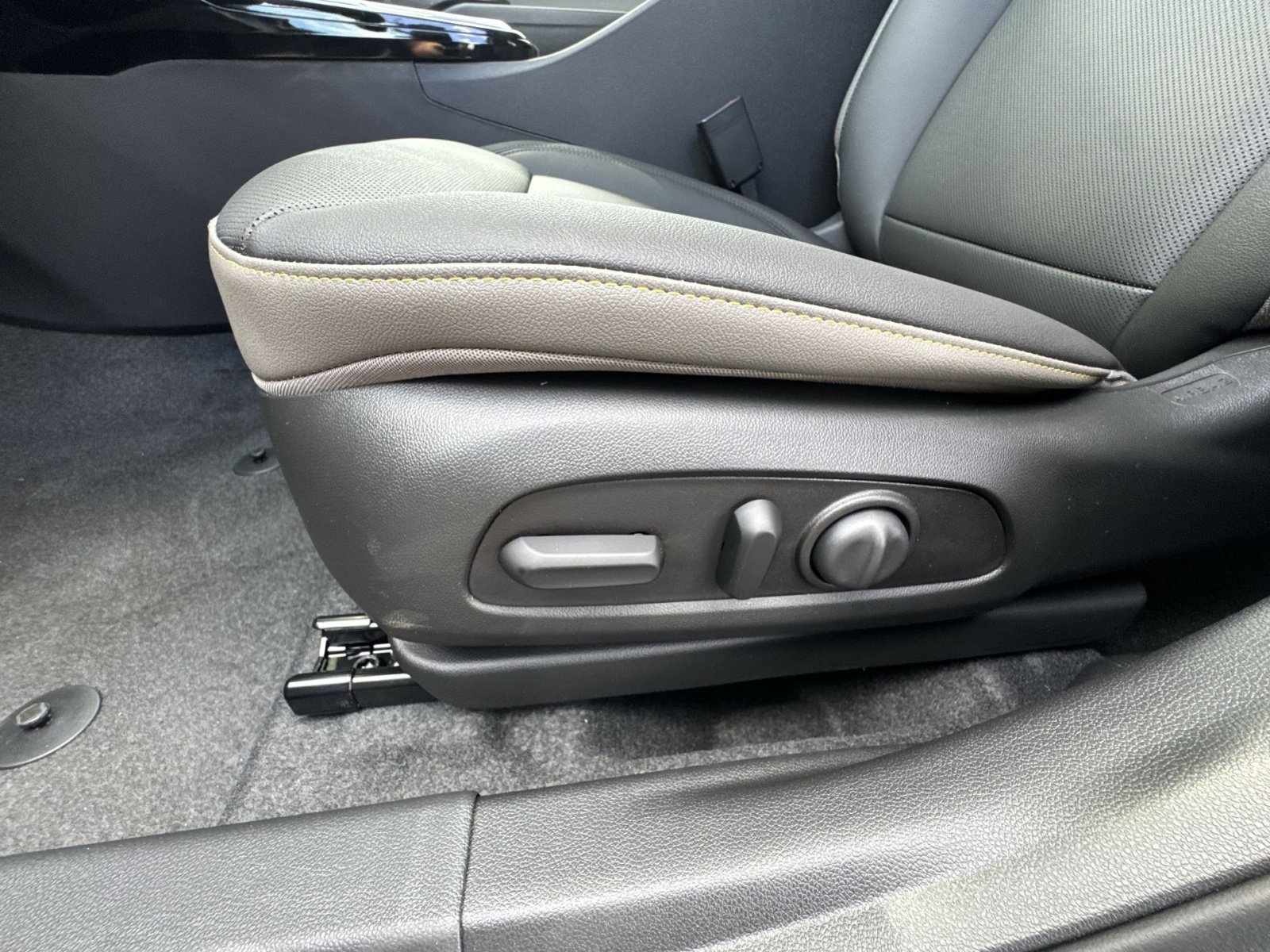 New 2026 Chevrolet Trax ACTIV w/ Sunroof Package FWD image 14