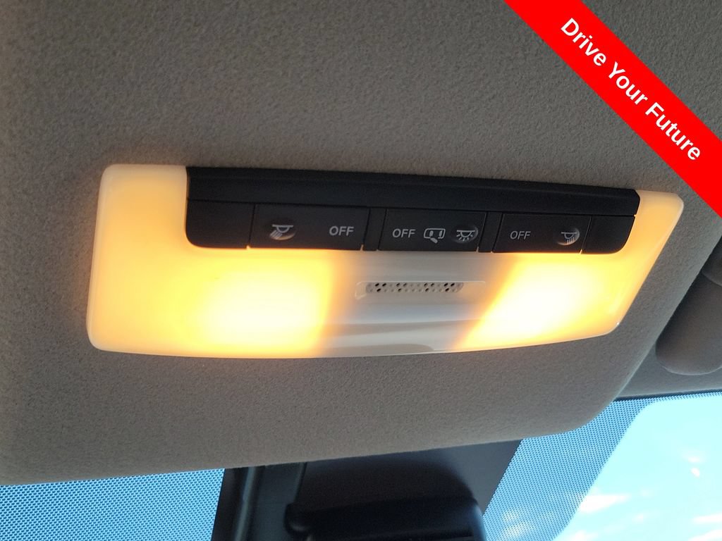 Used 2025 Nissan Versa SV w/ Trunk Package FWD image 19