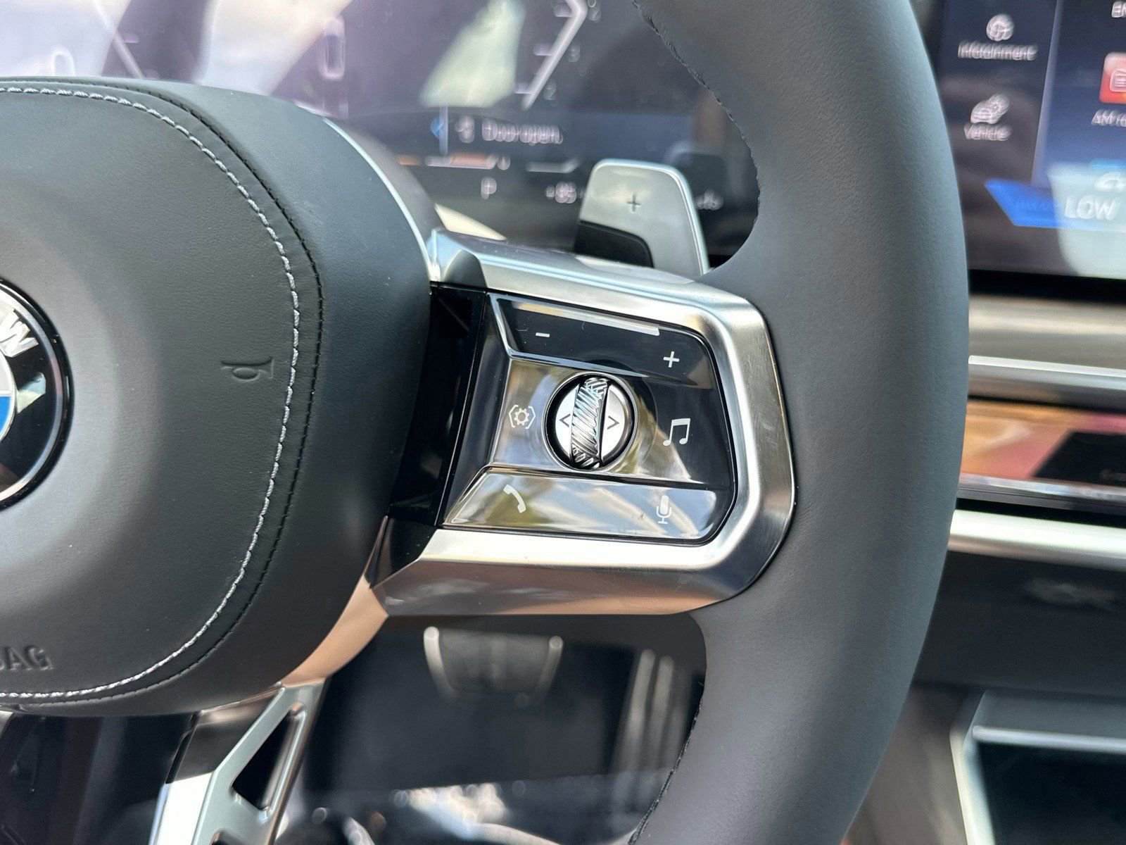 New 2026 BMW 740i xDrive AWD/4WD image 32