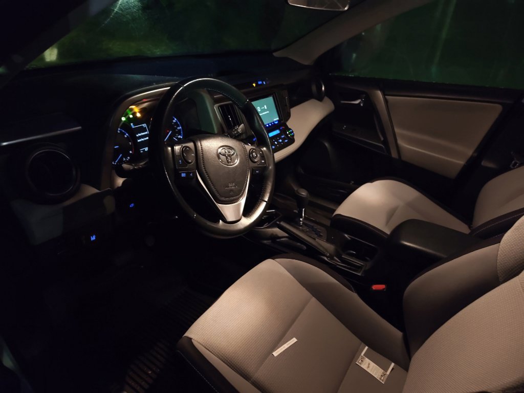 Used 2018 Toyota RAV4 XLE FWD image 7