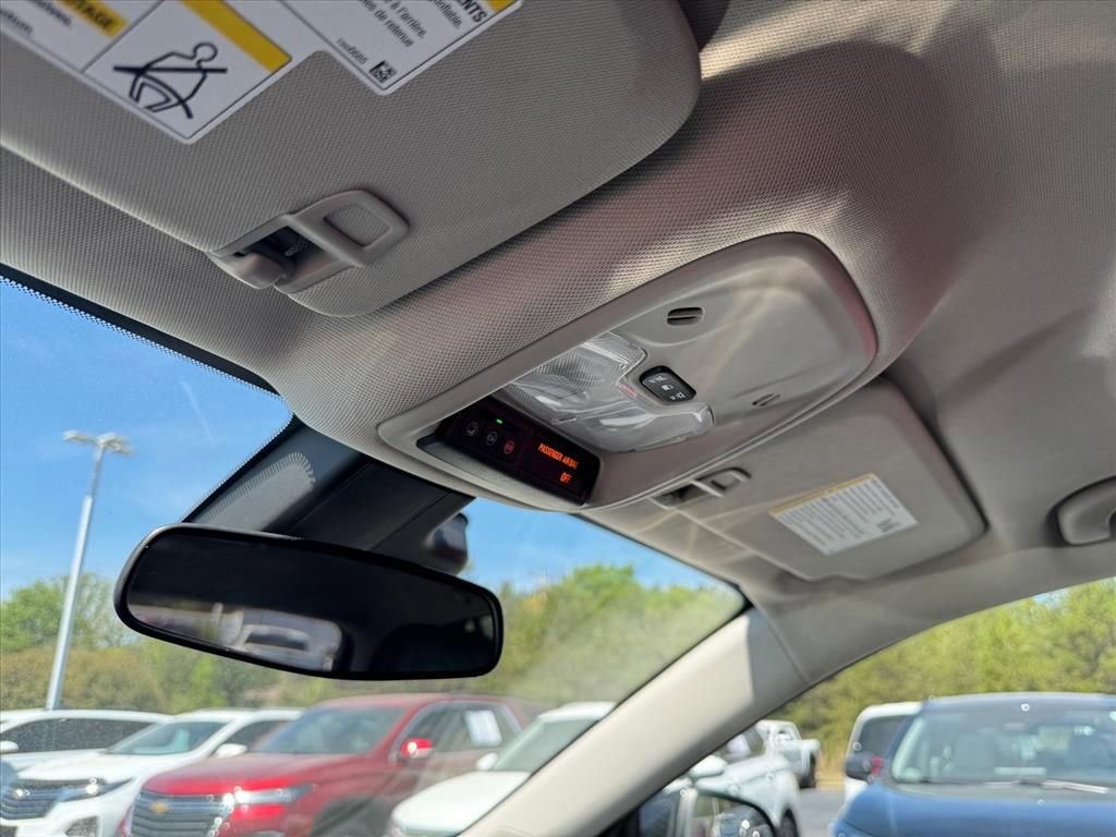 Used 2022 Buick Encore GX Select w/ Sport Touring Package FWD image 26