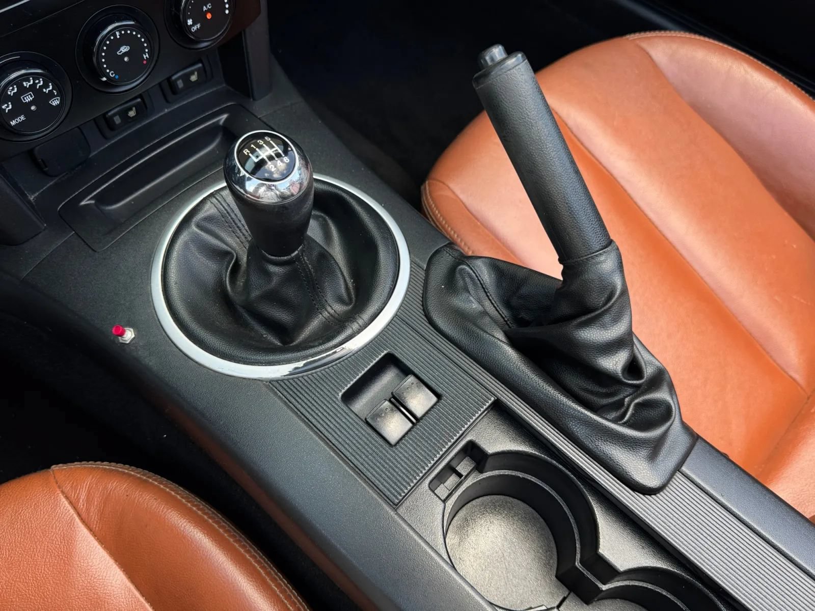 Used 2008 MAZDA MX-5 Miata Grand Touring w/ Premium Pkg RWD image 30