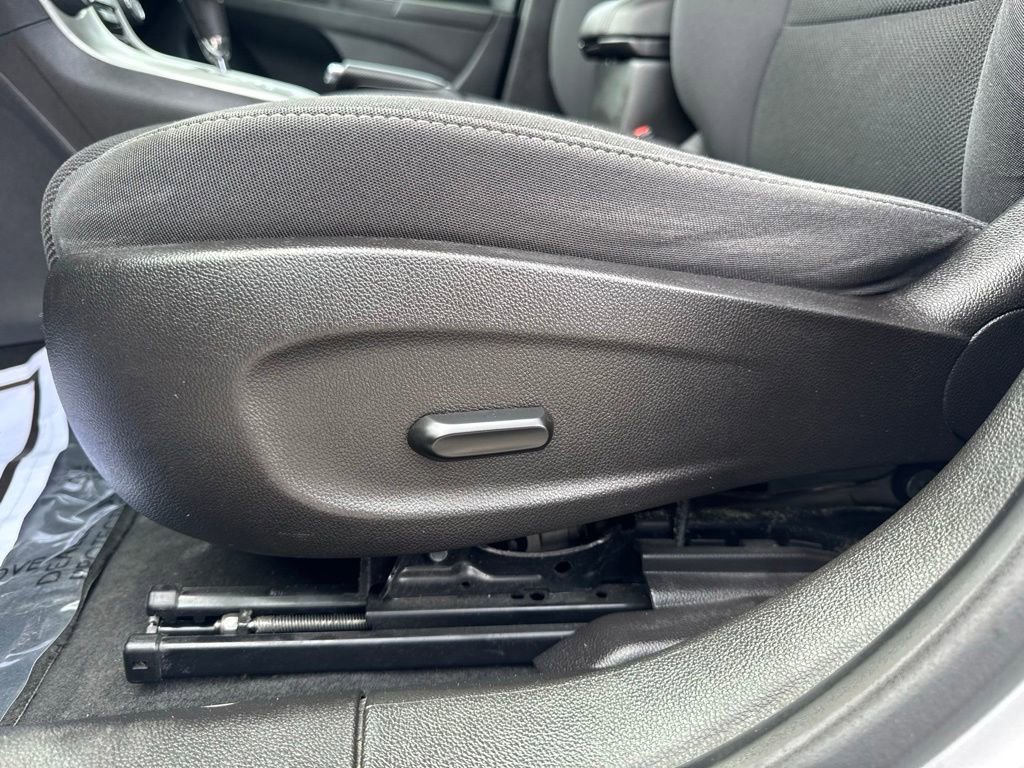 Used 2014 Chevrolet Cruze LT FWD image 15