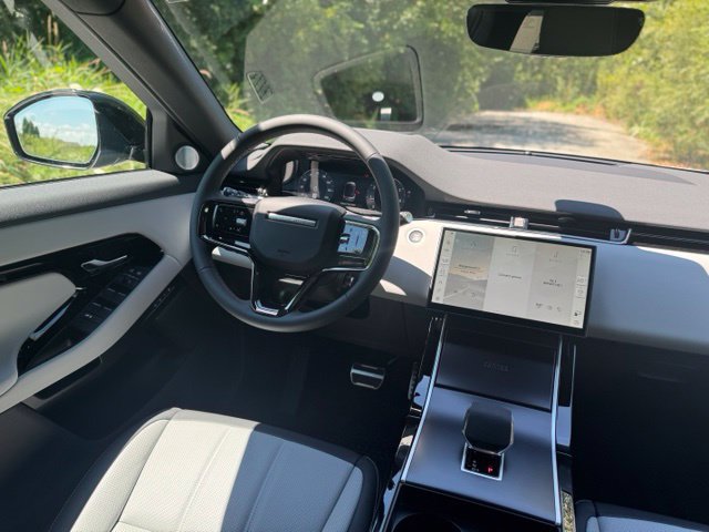 New 2026 Land Rover Range Rover Evoque Hoxton AWD/4WD image 28