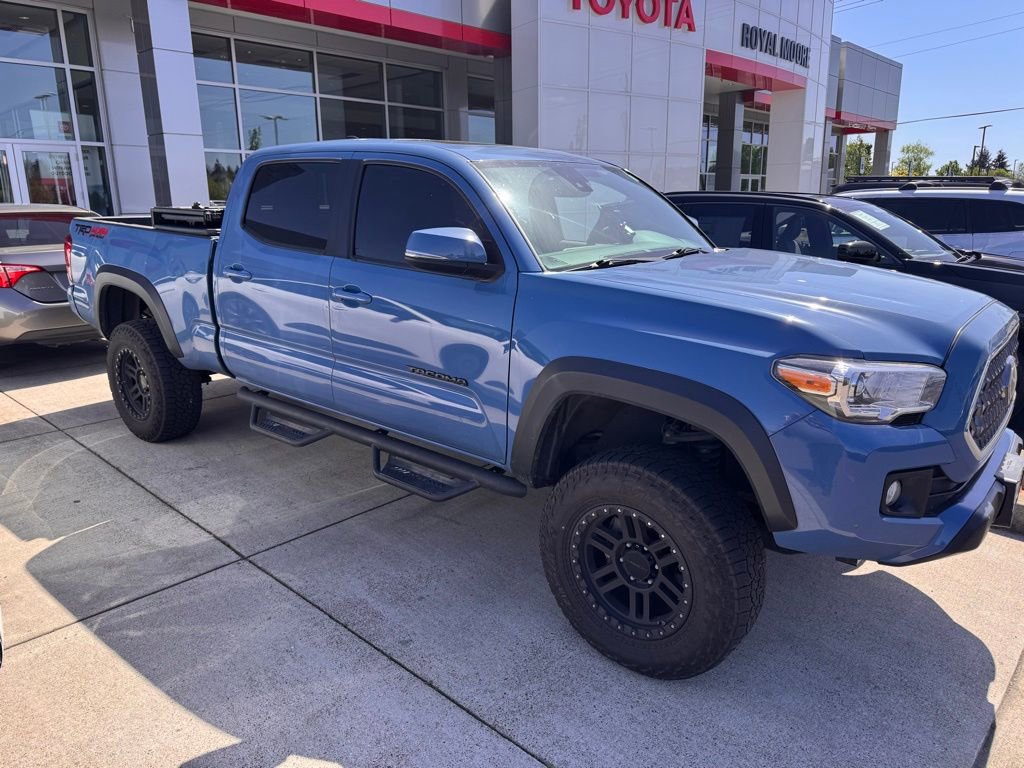 Used 2019 Toyota Tacoma TRD Off-Road w/ TRD Premium Off Road Package AWD/4WD image 4
