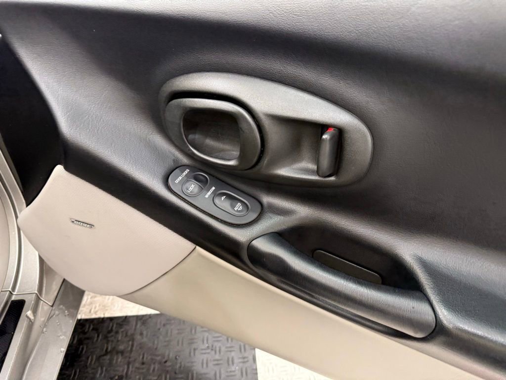 Used 2000 Chevrolet Corvette Convertible w/ Memory Pkg image 16